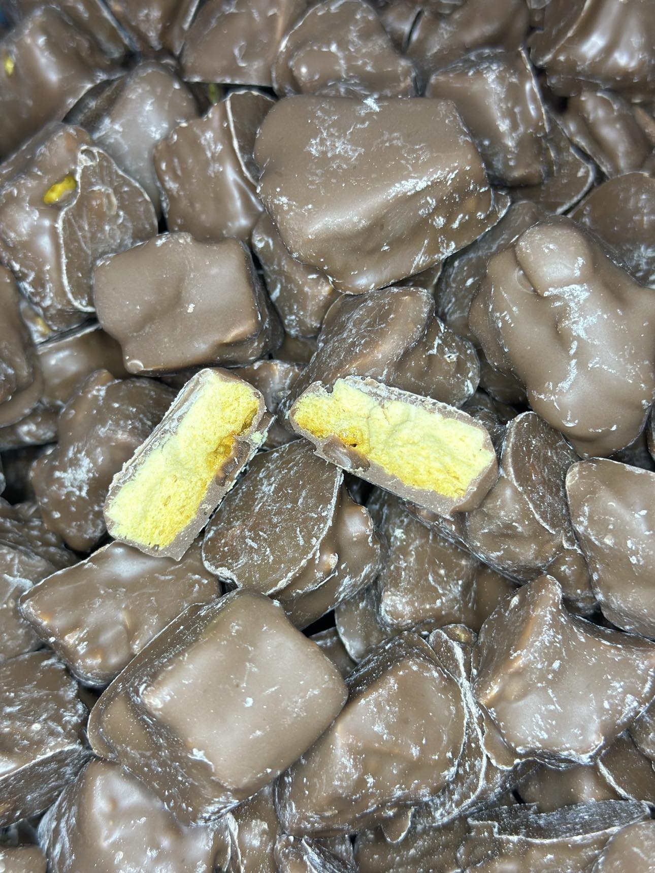 COMPOUND MILK CHOC HONEYCOMB