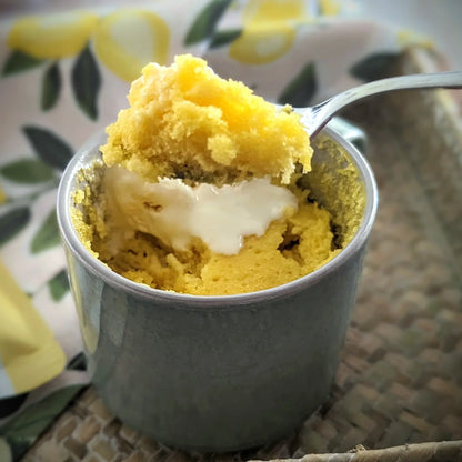 Passionfruit cake in a mug 75g